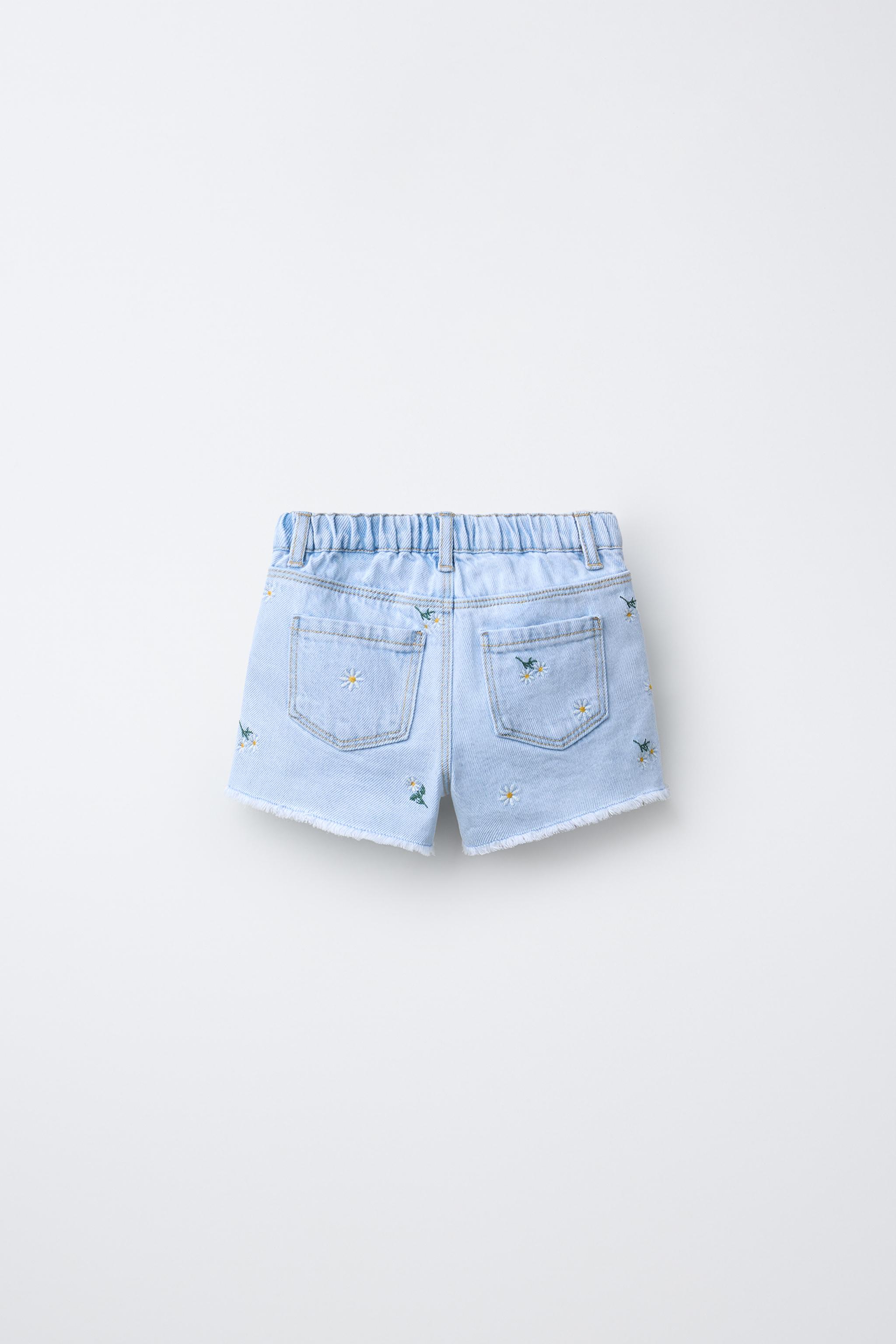 SHORT EN JEAN MARGUERITES BRODÉES